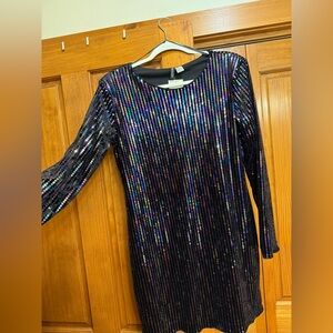 Beautiful sparkly dress perfect for Christmas and New Year’s!